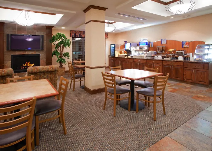 Holiday Inn Express Airport East By Ihg