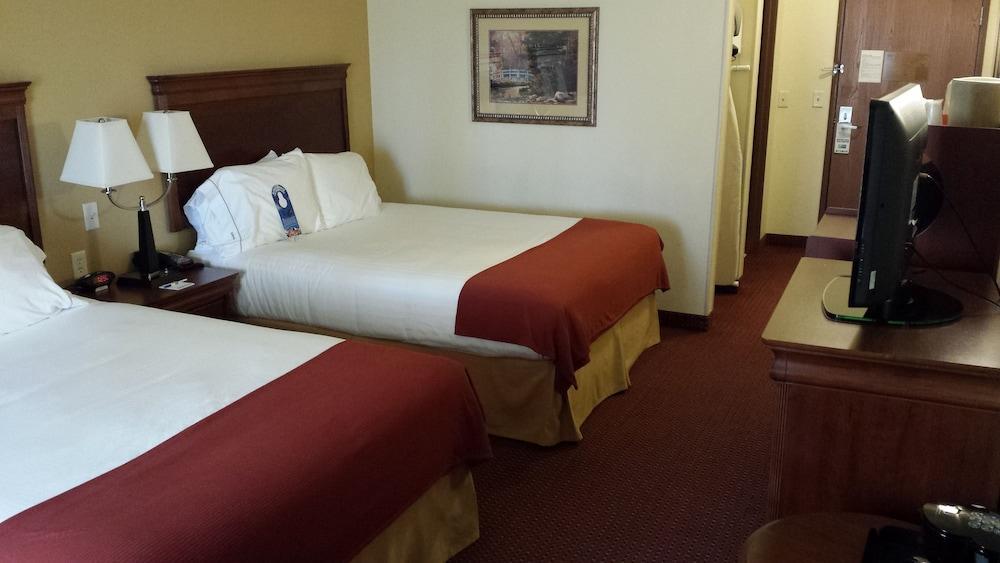 Express Airport East By Ihg Hotel 3*