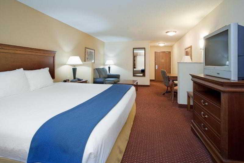 Express Airport East By Ihg Hotel 3*